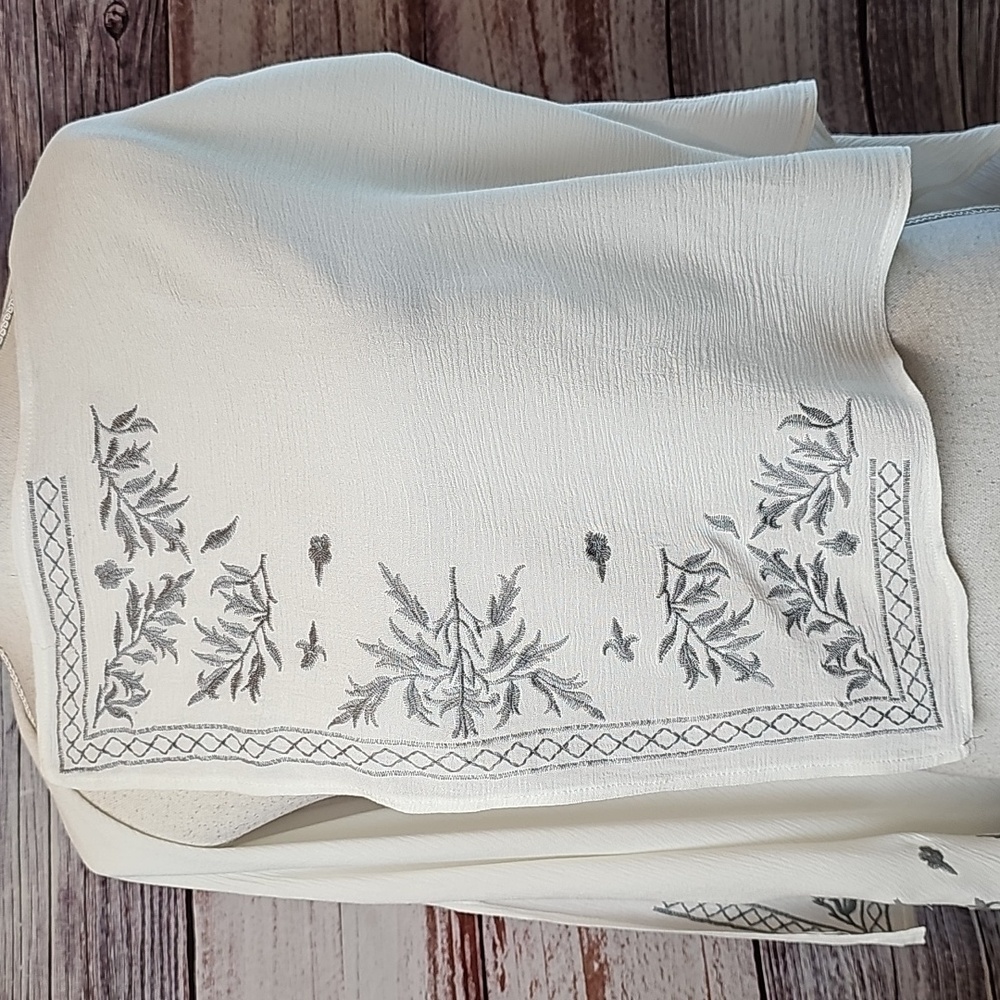NEW LEAF GARLAND GRAY EMBROIDERED OPEN FRONT KIMONO - Picture 5 of 12